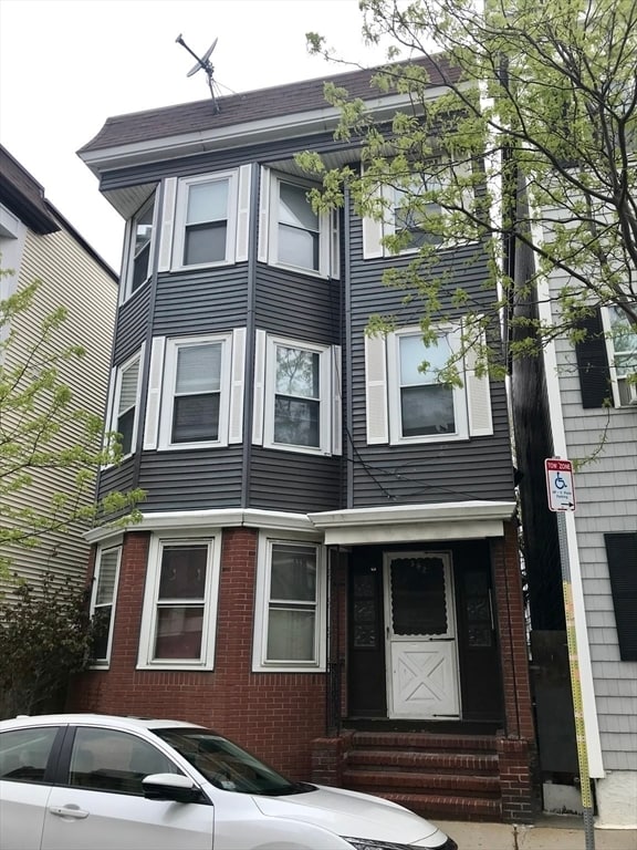 Building Photo - 592 E 3rd St