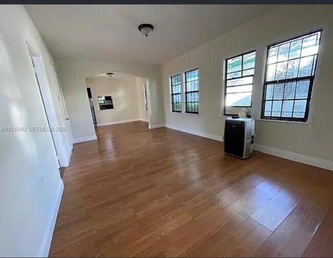 Foto del edificio - 342 NW 43rd St