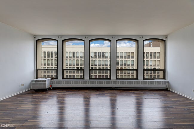 Building Photo - 1401 E 55th Pl