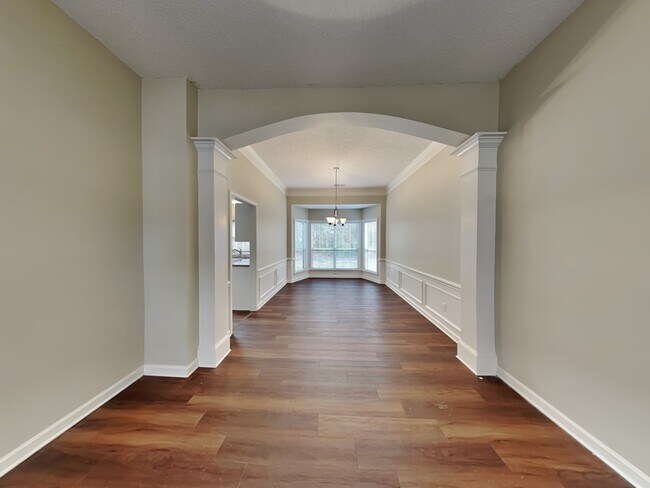 Foto del edificio - 6000 Elm Cove Ln