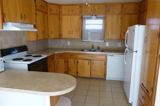 Foto del edificio - Cute 2 bedroom/one bath plus guest quarters!