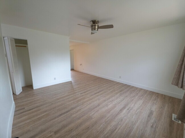 Foto del edificio - 362 E 7th St