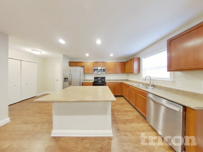 Building Photo - 722 Chestnut Ln