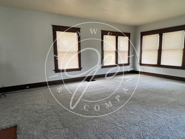 Building Photo - "Charming 2-Bedroom lower duplex in West T...
