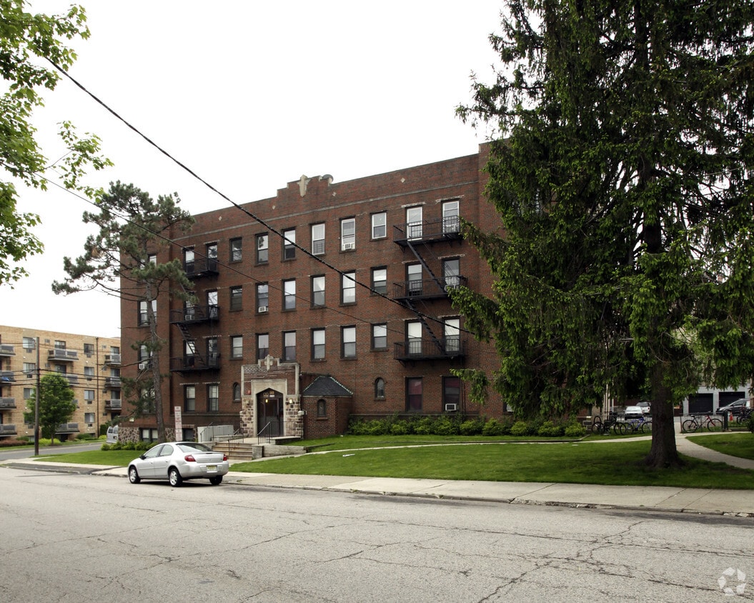 Building Photo - 265 Beech St