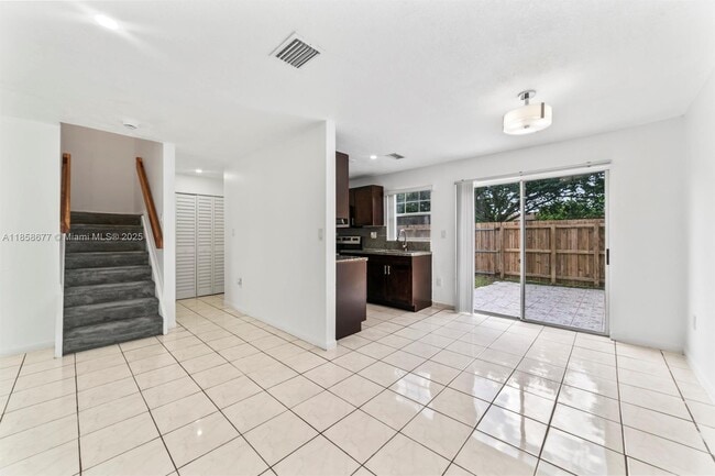 Foto del edificio - 3358 NW 198th Ter