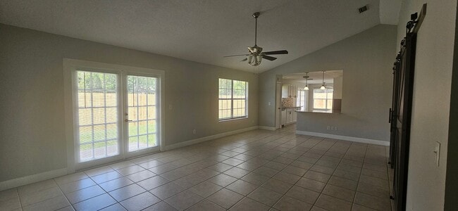 Building Photo - Charming 3-Bedroom Home in Deland – Water ...