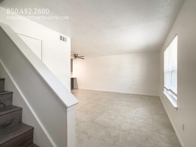 Building Photo - 2BA/2BA Townhome in Pensacola