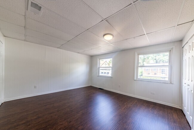 Building Photo - AVAILABLE APRIL 2026 - Completely updated 3 bedroom, 2 bath home w/ Central AC!