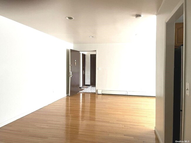 Building Photo - 400 N Corona Ave