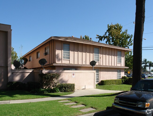 Building Photo - 7191 Maple St