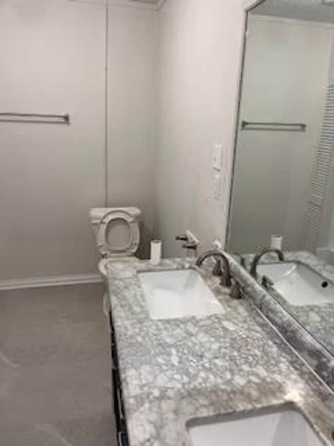 Just minutes away from IUPUI's campus and downtown, - Just minutes away from IUPUI's campus and downtown, House