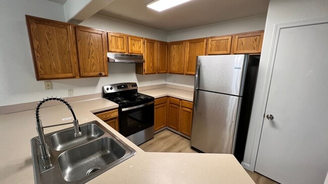 Building Photo - 1536 S Main Ave