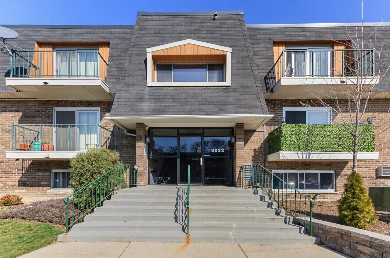 3852 S Parkway Dr Unit 1A, Northbrook, IL 60062 Condo for Rent in