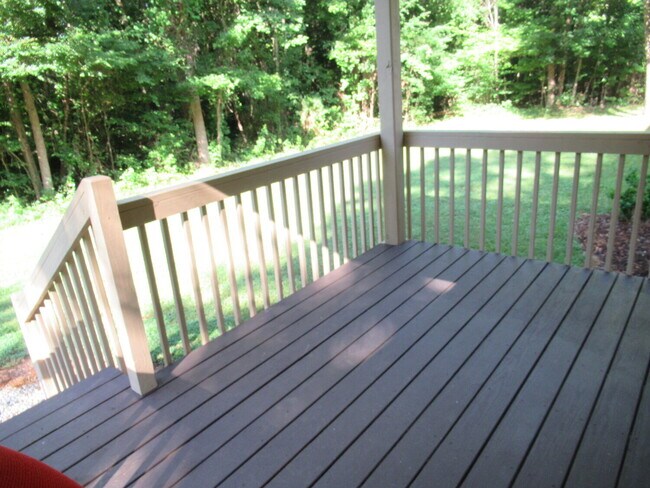 Foto del edificio - For Rent in the desirable North Lincoln Sc...