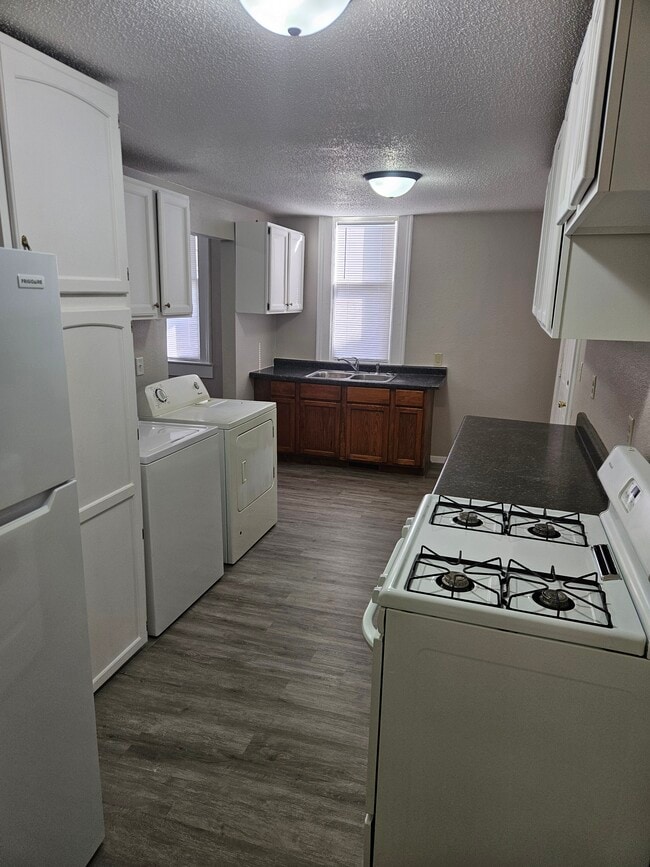 Building Photo - 609 Market St