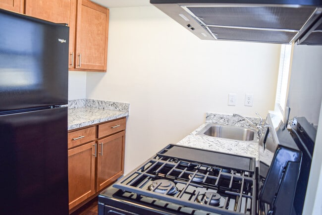 Windsor Village - Kitchen - Birchwood at Main