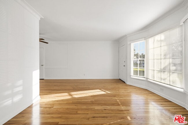 Foto del edificio - 5324 Vantage Ave