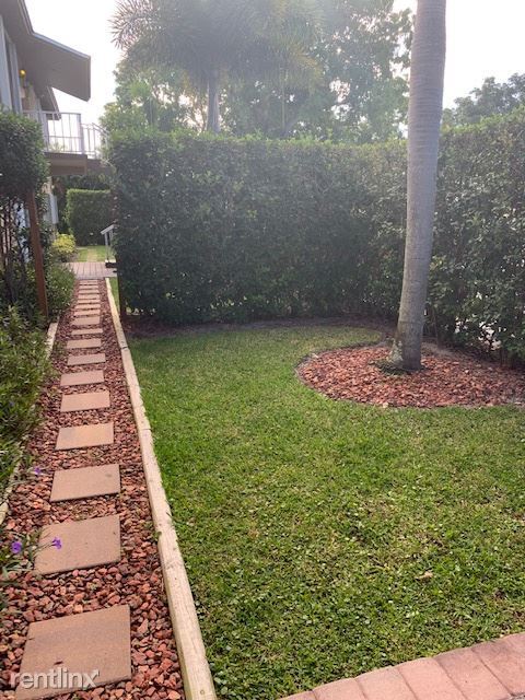 Primary Photo - 2 br, 1 bath Apartment - 5 SW Hideaway Pl