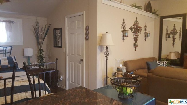 Building Photo - 266 Meadow Lake Dr