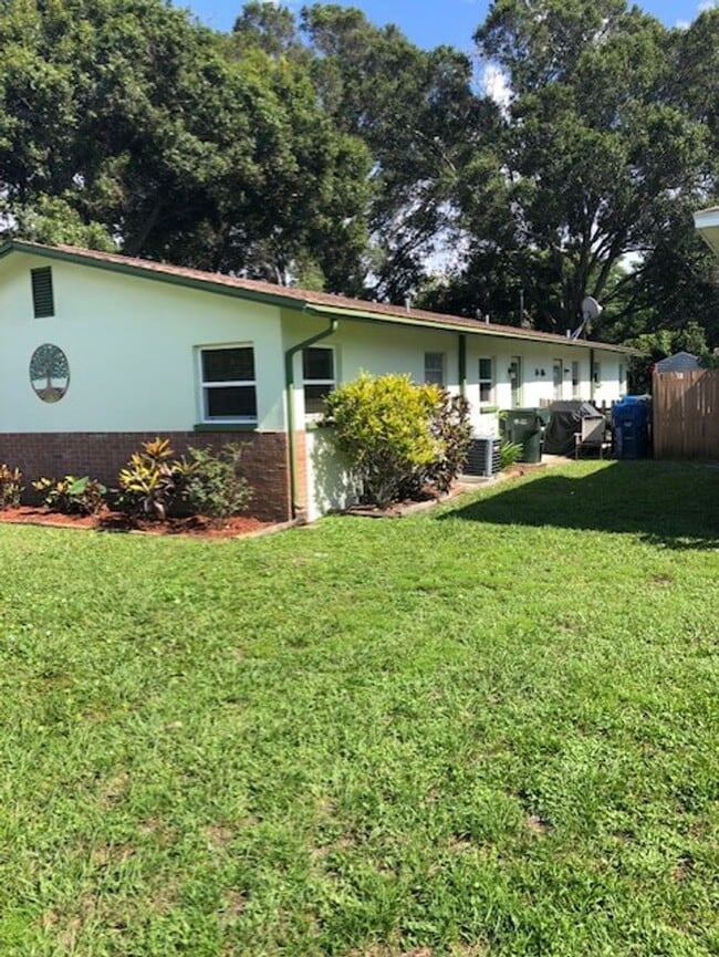 Building Photo - 3022 Meadow Lake Ave