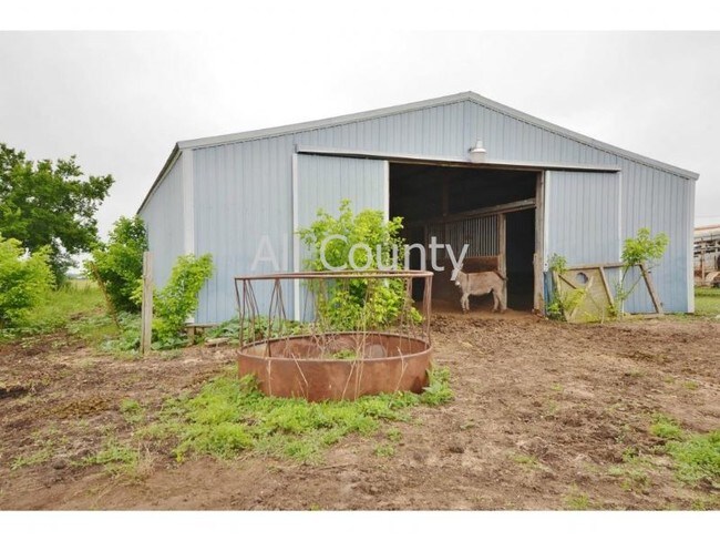 Building Photo - 4880 FM 663