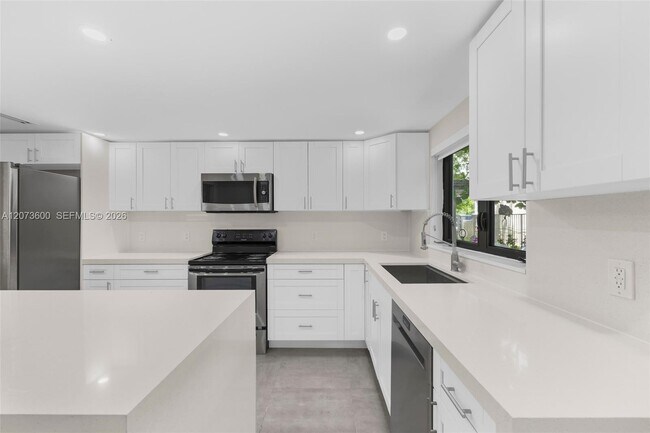 Building Photo - Sarto Avenue, Coral Gables, FL 33134 - 3 BR 2.5 BA multi-family home