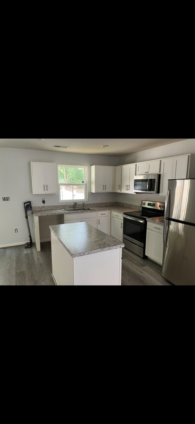 Building Photo - 1203 Lakeview Cove
