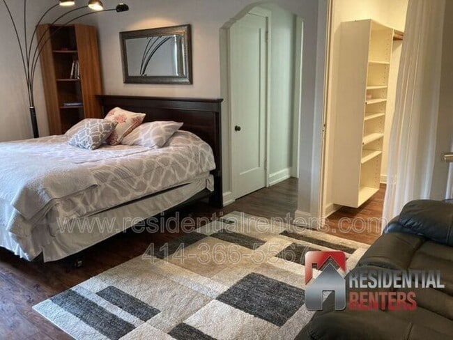 Foto del edificio - 1028 E Juneau Ave