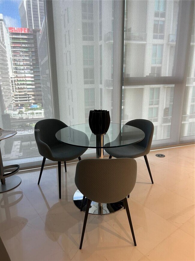 Foto del edificio - 300 Biscayne Blvd Way