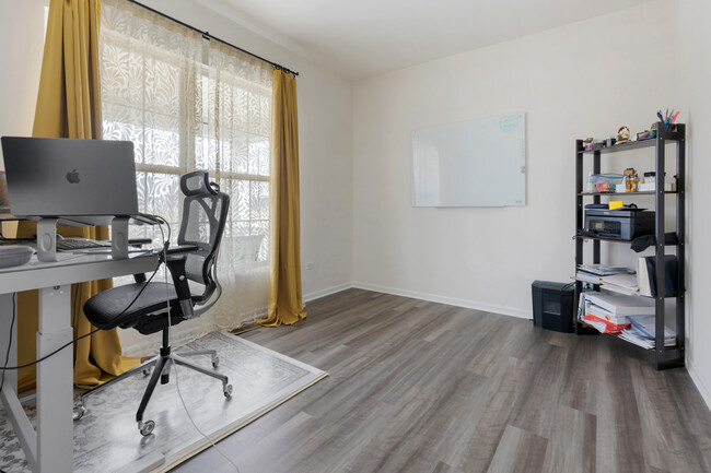 Building Photo - 12520 S Cherry Blossom Blvd