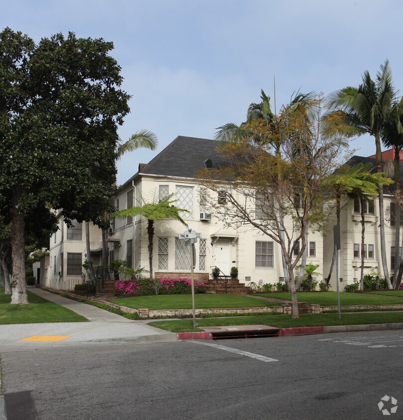 Primary Photo - 427 N Palm Dr