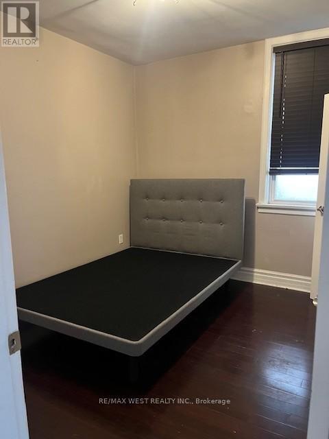 Building Photo - 247 Lansdowne Ave