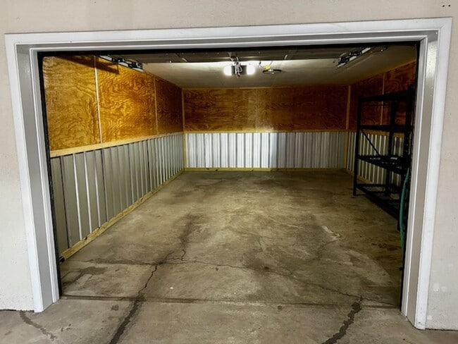 Building Photo - 19 Front St