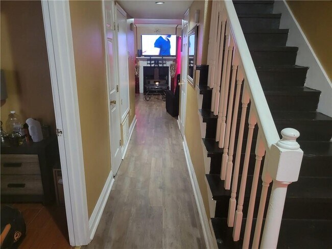 Building Photo - 1204 Chimney Wood Ln