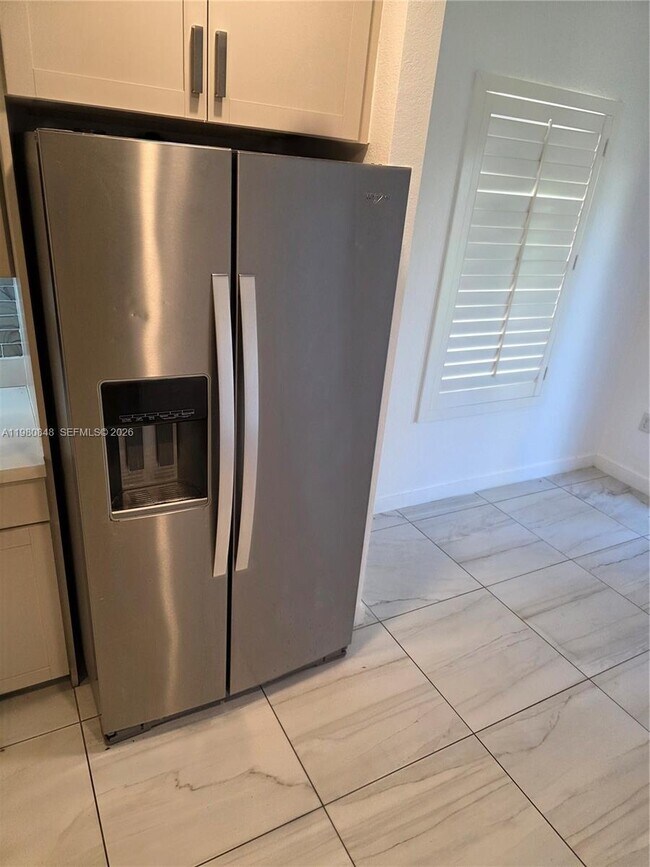 Foto del edificio - 600 NE 4th Ter