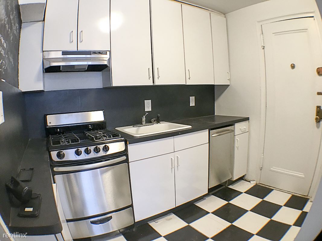Primary Photo - 135 Willow St
