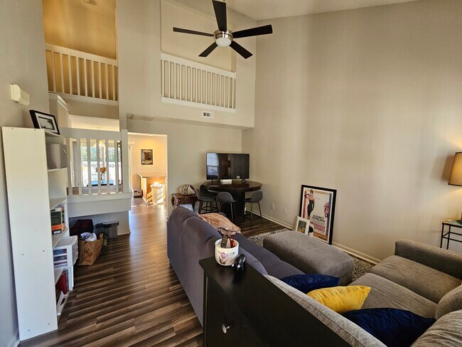 Foto del edificio - 10887 Holly Ridge Blvd