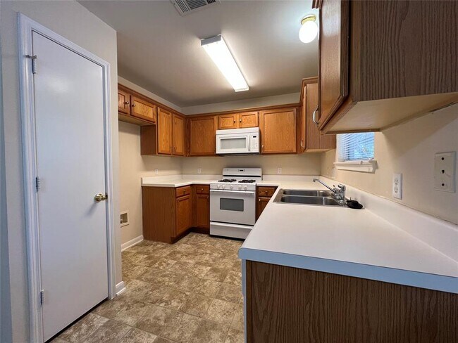 Building Photo - 1409 Waterfall Ave