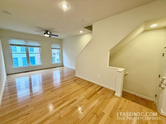 Photo - 1041 5th St SE House