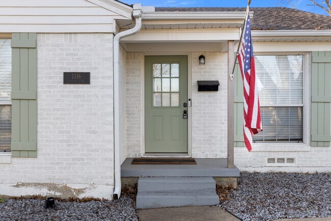 Foto del edificio - Updated Garland Home