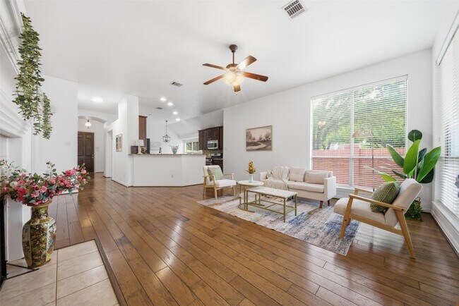 Foto del edificio - 4303 Wellington Grove Ln