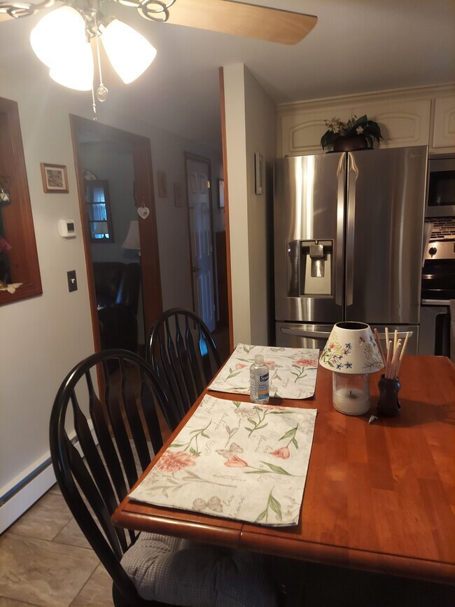 Kitchen table/island - 20 Guild Rd