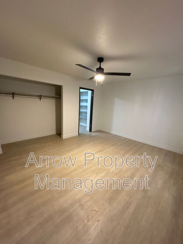 Building Photo - 215 E Arbor Ave