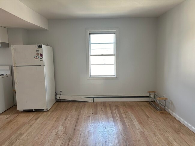 Building Photo - 297 4th St