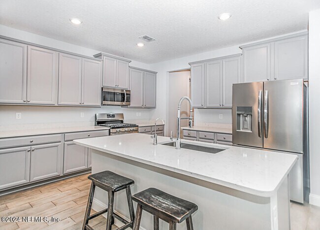 Foto del edificio - 196 Killarney Ave