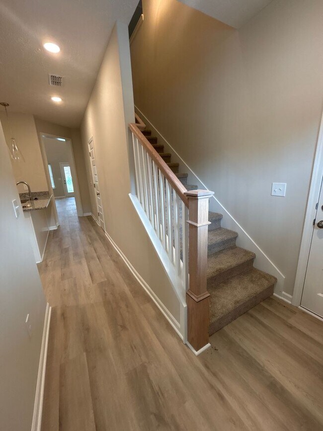 Foto del edificio - MOVE IN SPECIAL! - BRAND NEW 4 Bedroom Townhome in Shelbyville!