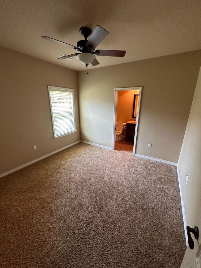 Building Photo - 1010 S Vancouver Ave