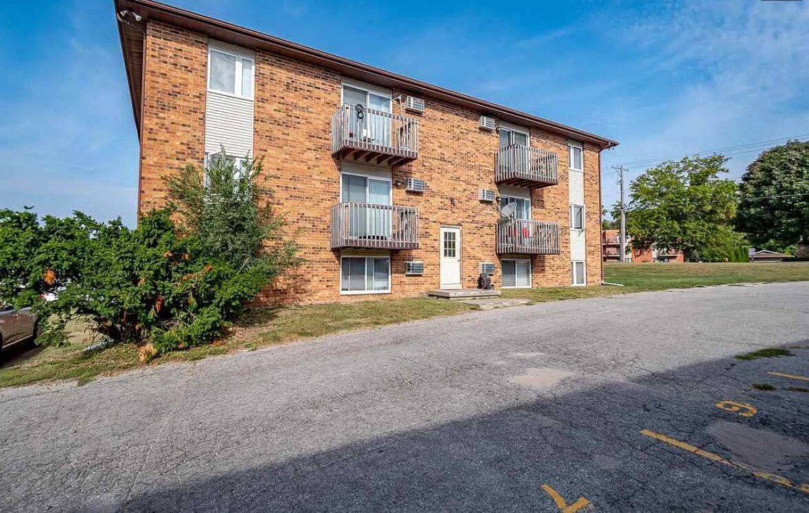 1712 5th St Unit 1, Coralville, IA 52241 Apartments in Coralville, IA