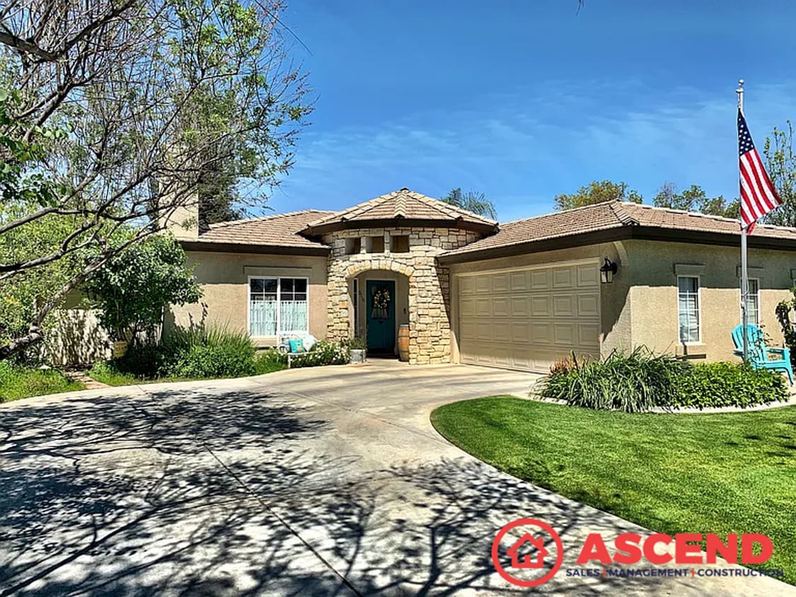 Foto principal - Captivating Home in Olive Dr Area!